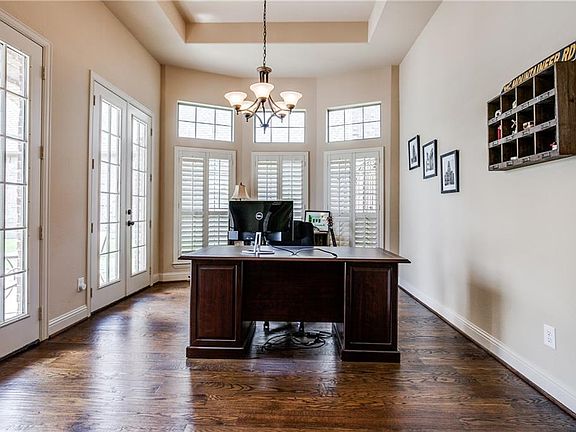 5th image of 736 Black Oak Ln