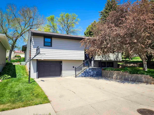 917 8th St, Wisner, NE 68791