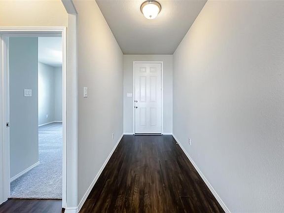 3rd image of 3919 Pioneer Dr