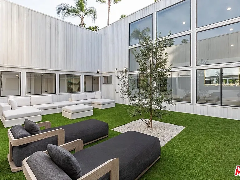 624 N Beverly Dr — Photo 16