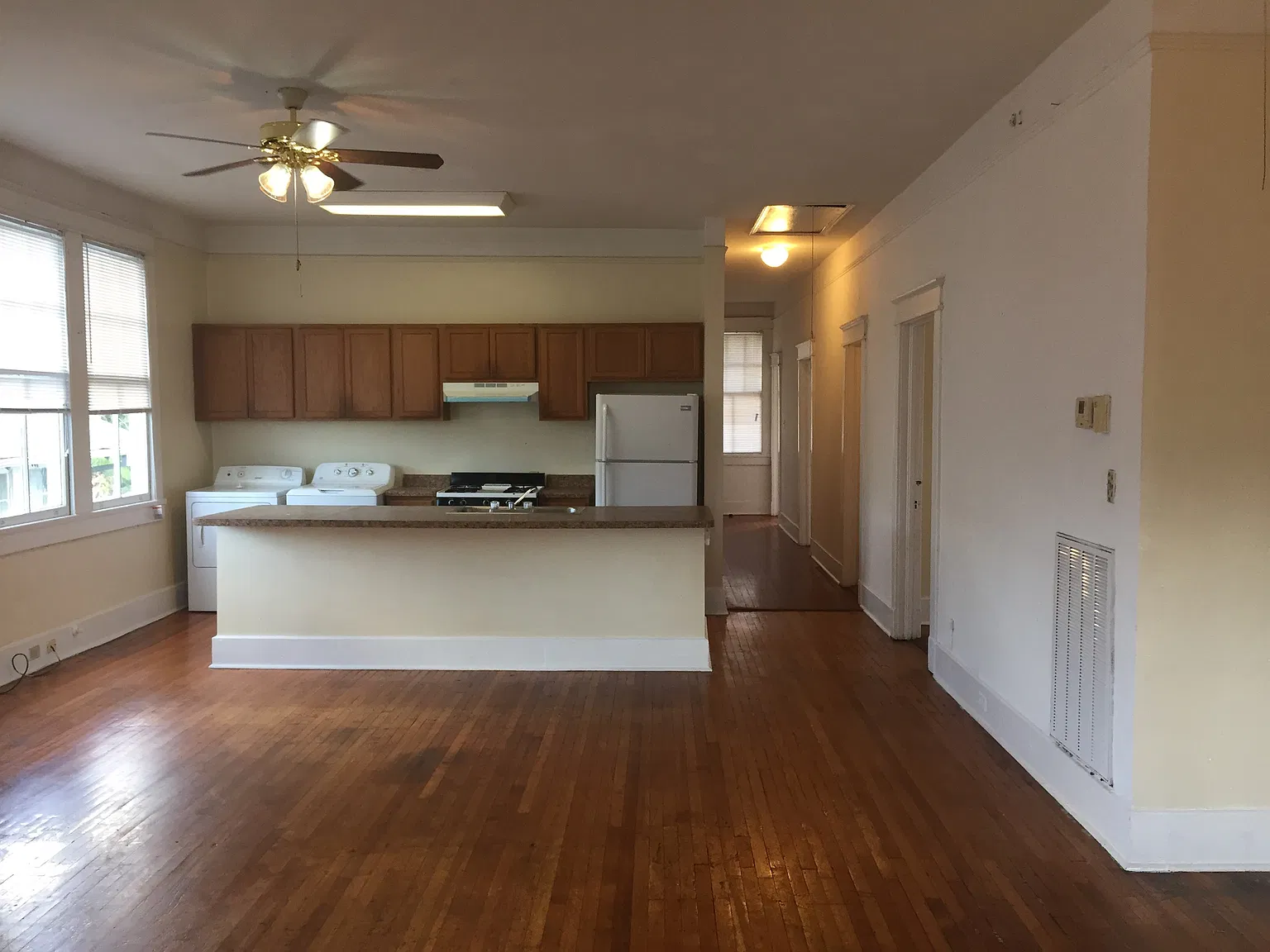 4 bed, 2200 sqft, $1,900 — Photo 2
