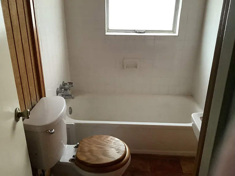 7606 Mimosa Ct — Photo 3