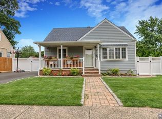 33-06 Norwood Dr, Fair Lawn, NJ 07410