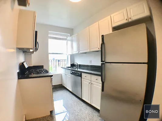 Rented by Bond New York | media 17