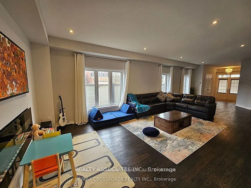 5 bed, $3,850 — Photo 4