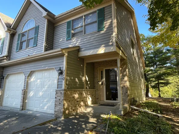 110 River Bluff Ct, Carpentersville, IL 60110