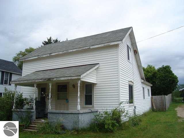 2nd image of 305 Maple St