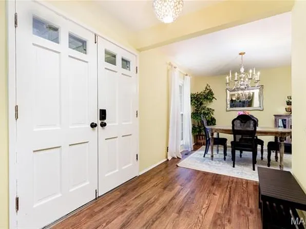 6 Pacer Ct, Florissant, MO 63033