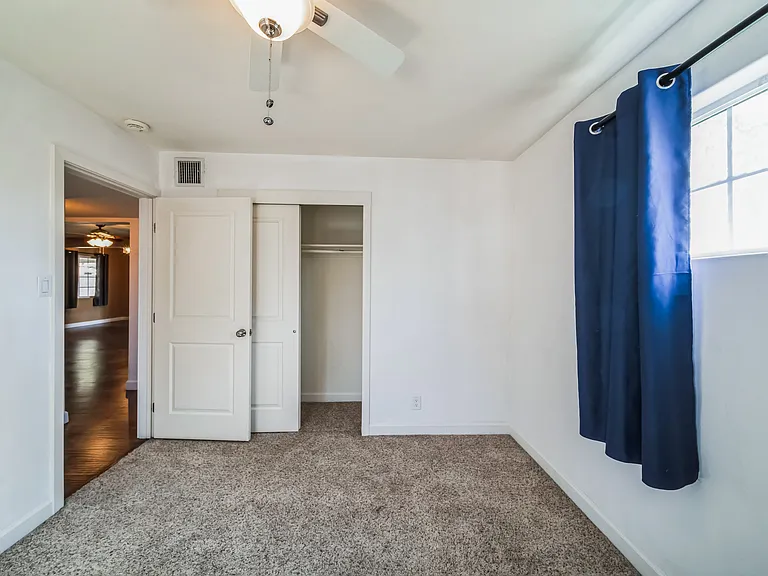 2320 W Whitton Ave — Photo 8