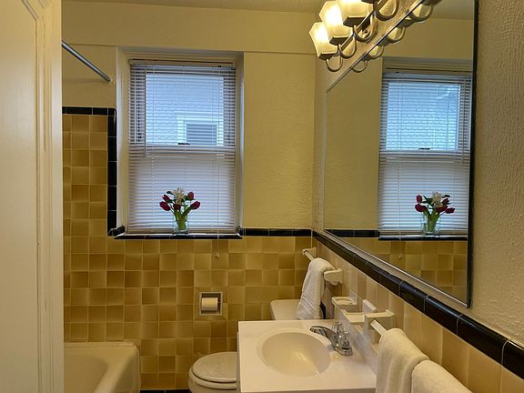 5th image of 300 N Essex Ave #301B