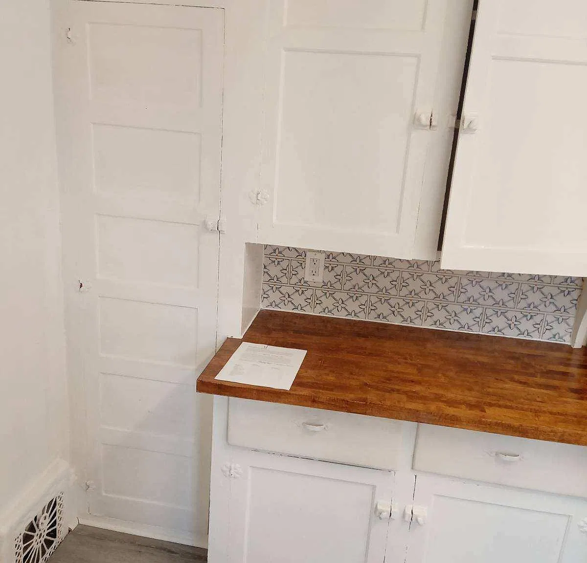 3 bed, 900 sqft, $1,100 — Photo 3