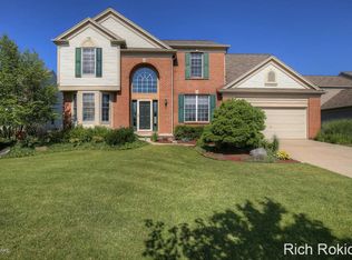 7149 Crystal View Dr SE, Caledonia, MI 49316