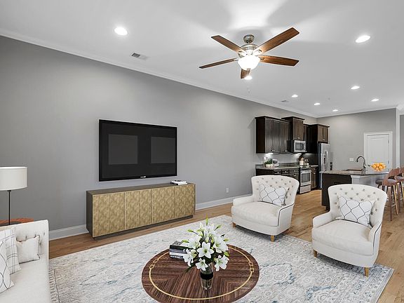 4th image of 656 Coleman Blvd Unit 202