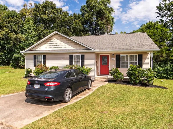 104 Taylors Ct, Burlington, NC 27217