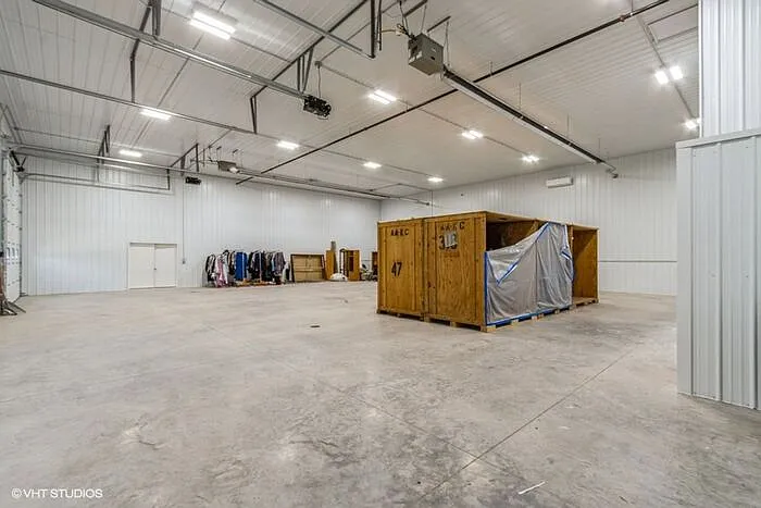 Studio, 3717 sqft, $2,000 — Photo 4