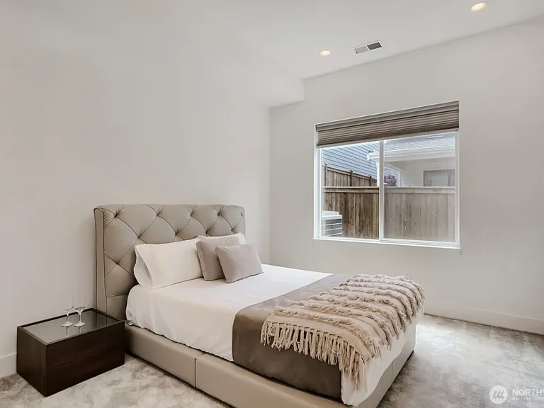 24503 NE 18th St — Photo 9
