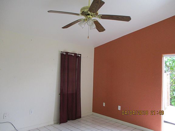 5th image of 1621 SW 33rd Ter