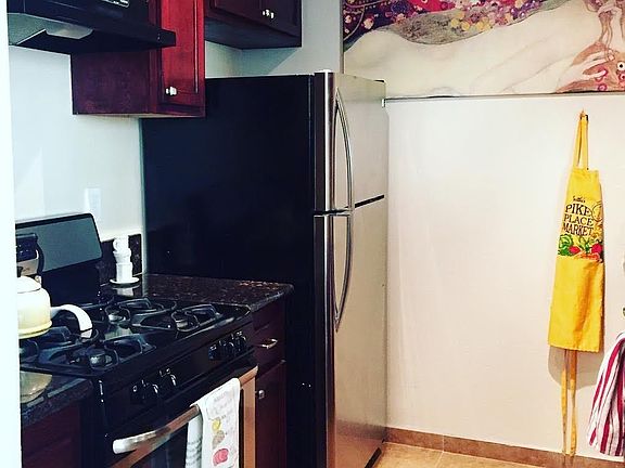 3rd image of 945 N Serrano Ave APT 121
