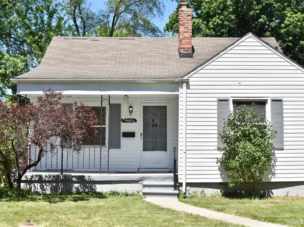 19685 Washtenaw St, Harper Woods, MI 48225