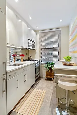 Sold by Sloane Square | media 1