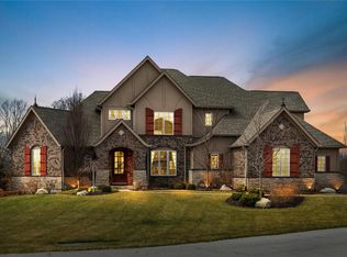 17922 Homestead Bluffs Dr, Chesterfield, MO 63005