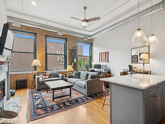 2nd image of 3151 N Lincoln Ave APT 204