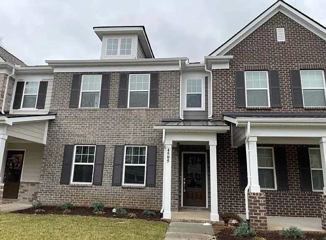 3 bed, 2.5 bath, 1691 sqft, $2,095 — Photo 2