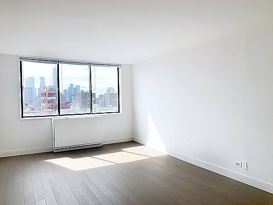 3rd image of 300 Mercer St APT 30G
