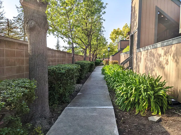 180 Hackamore Cmn — Photo 2