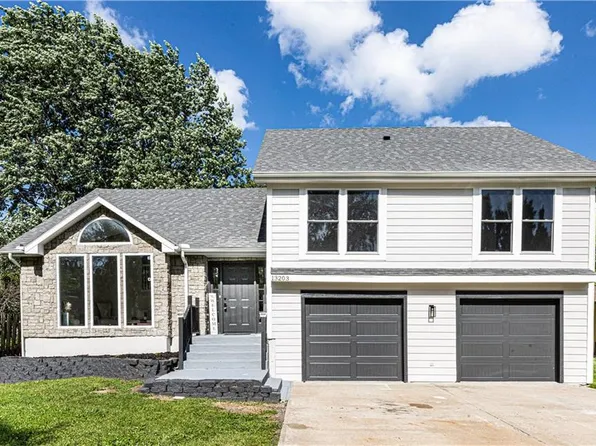 13203 Bristol Ave, Grandview, MO 64030