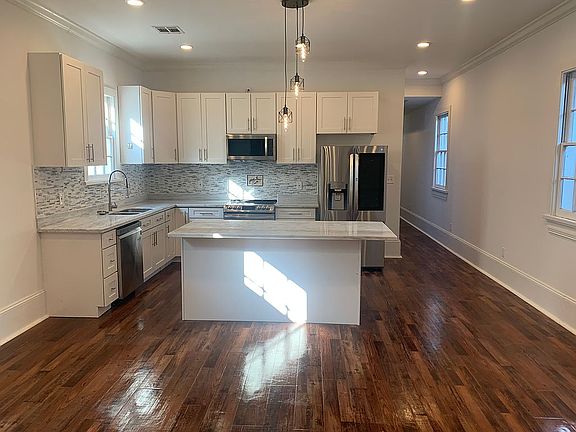 2nd image of 925 6th St