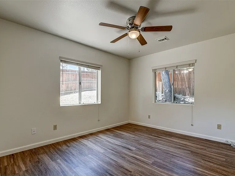 114 Bradshaw Dr — Photo 4
