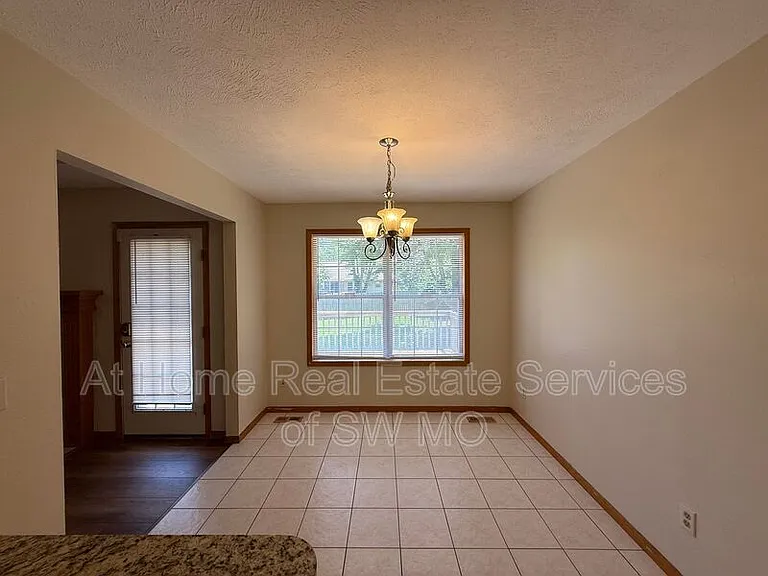 4338 S York Ave — Photo 4