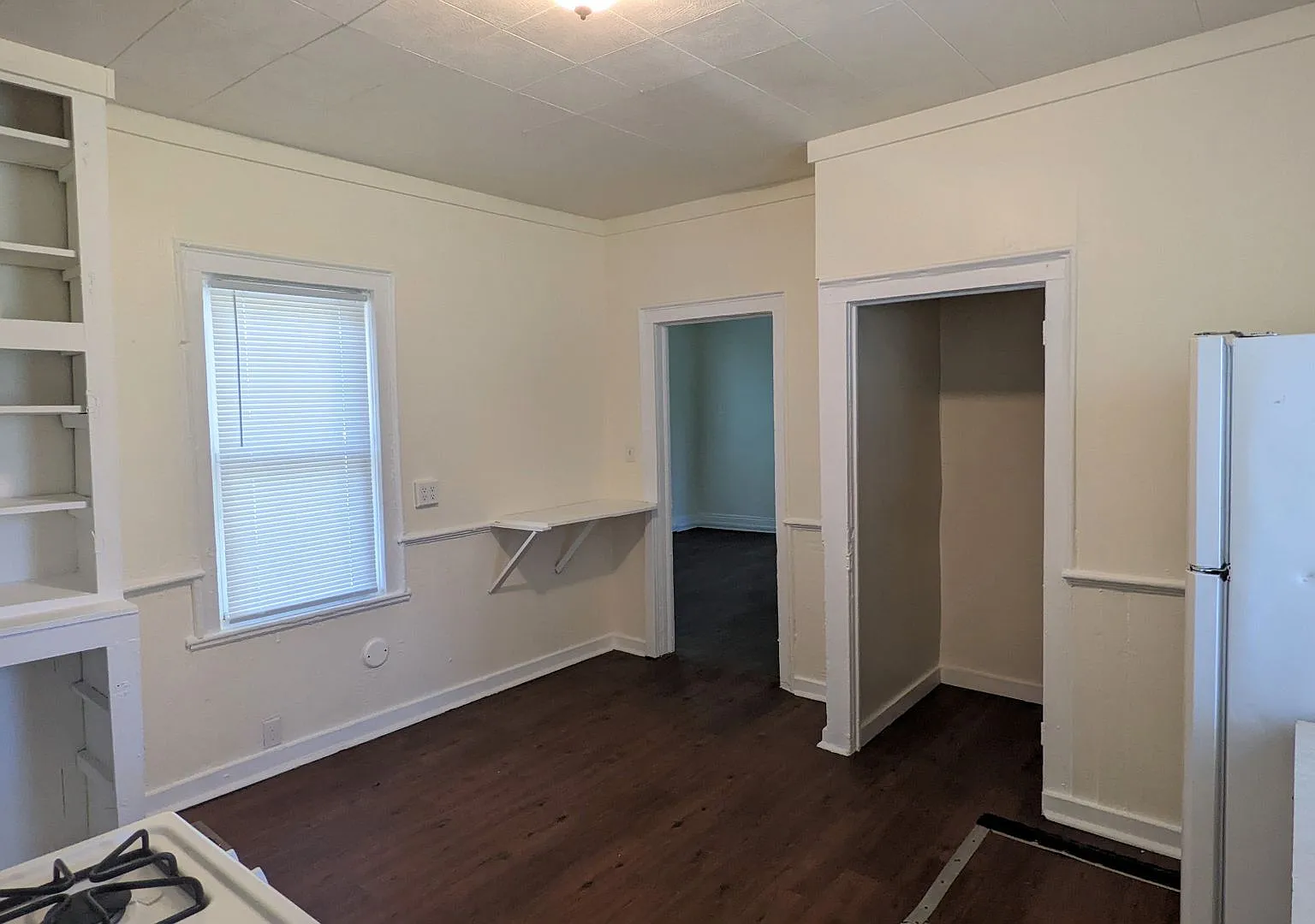 523 W Grand Ave. — Photo 4