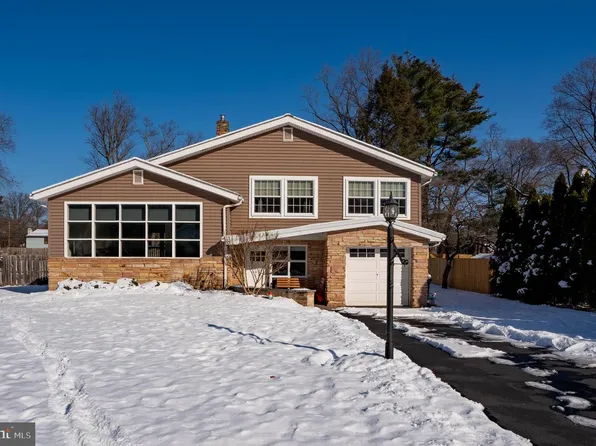 4 Ivy Ln, Yardley, PA 19067