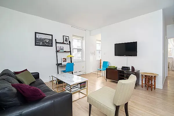 Sold by R New York | media 9