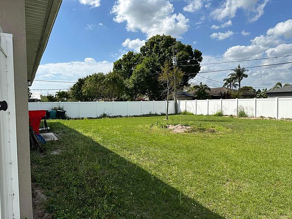 3rd image of 737 NW Bayard Avenue