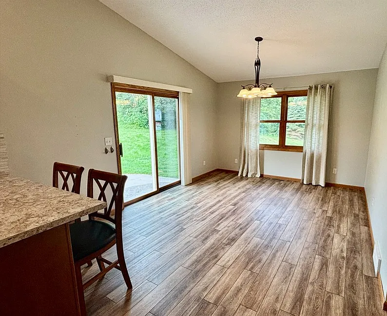 4 bed, 2751 sqft, $2,250 — Photo 3