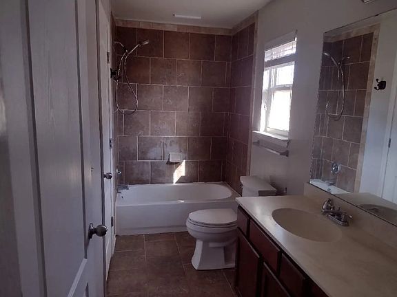 5th image of 11800 NW 133rd St
