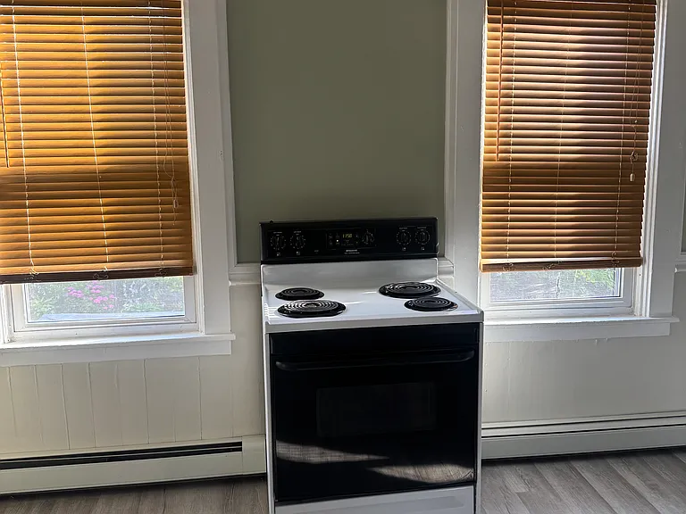 276 Park Ave — Photo 6