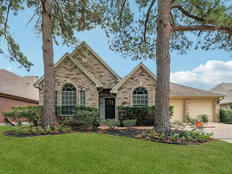 1322 W Forest Dr — Photo 2
