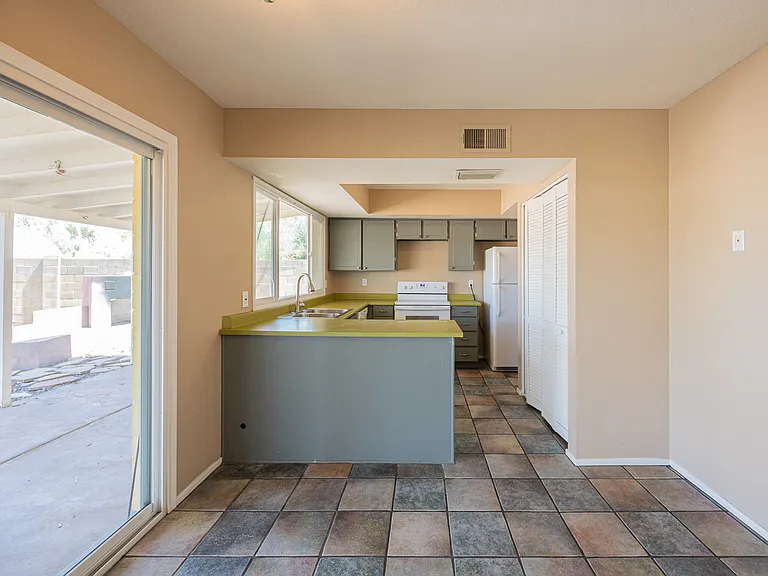 2812 S Cottonwood Dr — Photo 9