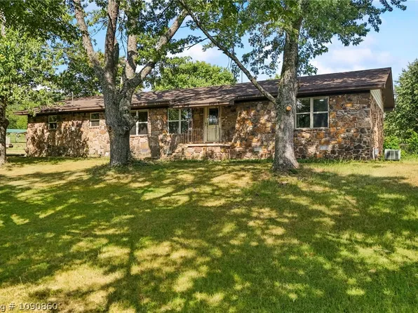 724 Sycamore St, Mountainburg, AR 72946