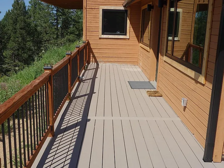 2766 Magnolia Dr — Photo 2
