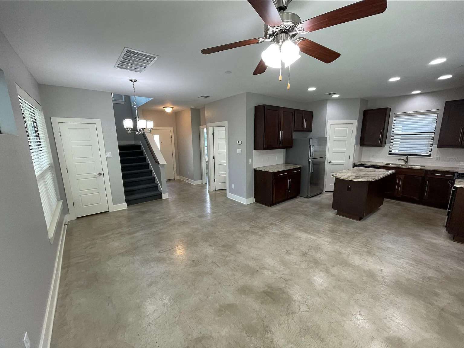 3 bed, 1474 sqft, $1,995 — Photo 3