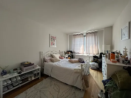 Rented by AZ REALTY NYC LLC | media 21