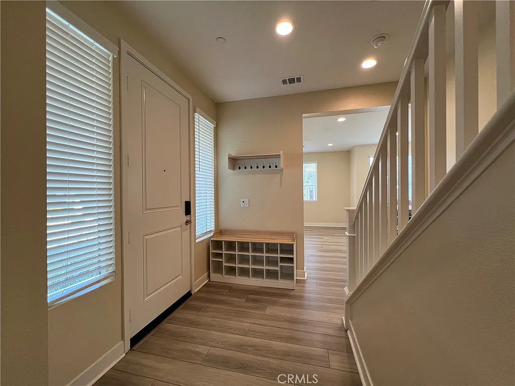 4 bed, 2213 sqft, $4,000 — Photo 2