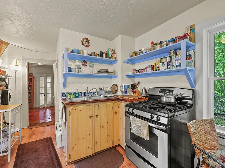 33 Saint Anns Ave — Photo 8