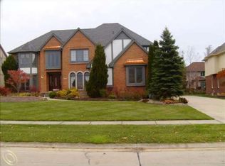 1912 Lexington Dr, Troy, MI 48084