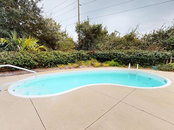 2nd image of 1001 Gulf Beach Dr